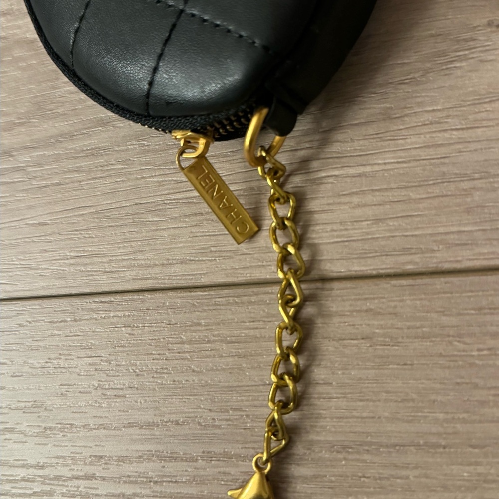Zara Black Quilted Coin Purse with Gold Chain - Picture 2 of 4
